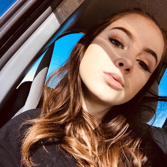 Meet your Posher, Mikayla - Picture 1 of 1